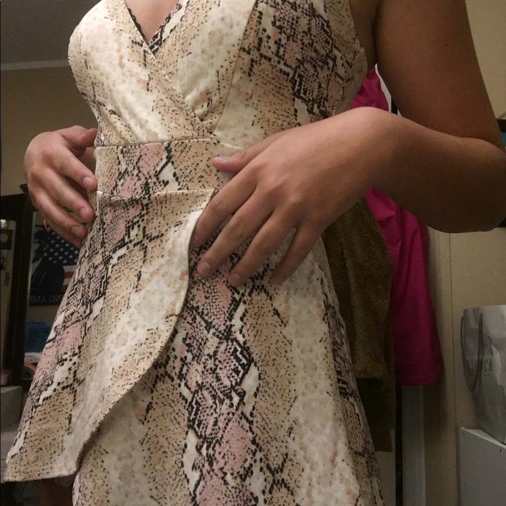 Selling a cute romper/dress. Size S.